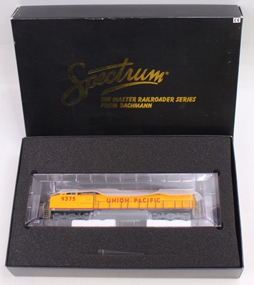 Lot 665 - Bachmann Spectrum HO gauge GE Dash 8-40CW...