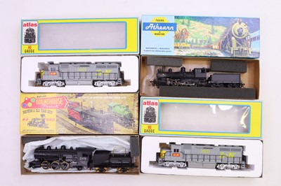 Lot 697 - Four HO gauge locos to include an Atlas GP-40...