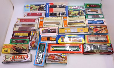 Lot 719 - One large tray containing various HO gauge...