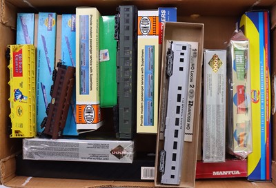 Lot 716 - One tray containing various HO gauge American...