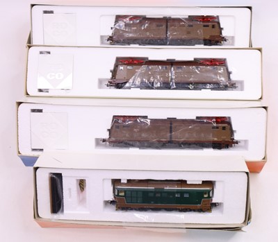 Lot 637 - Four HO gauge Italian outline Roco locos to...