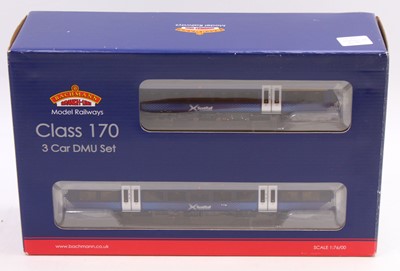 Lot 530 - 32-467 Bachmann Branch-Line 00 gauge class 170,...