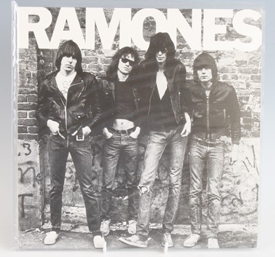 Lot 1026 - Ramones - Ramones, Sire Records SASD7520...