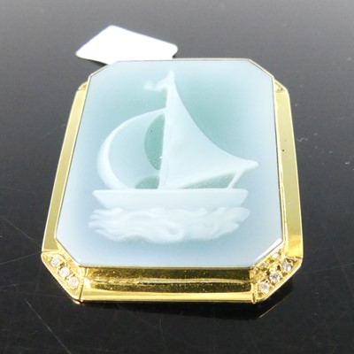 Lot 2279 - An 18ct yellow gold octagonal green agate...