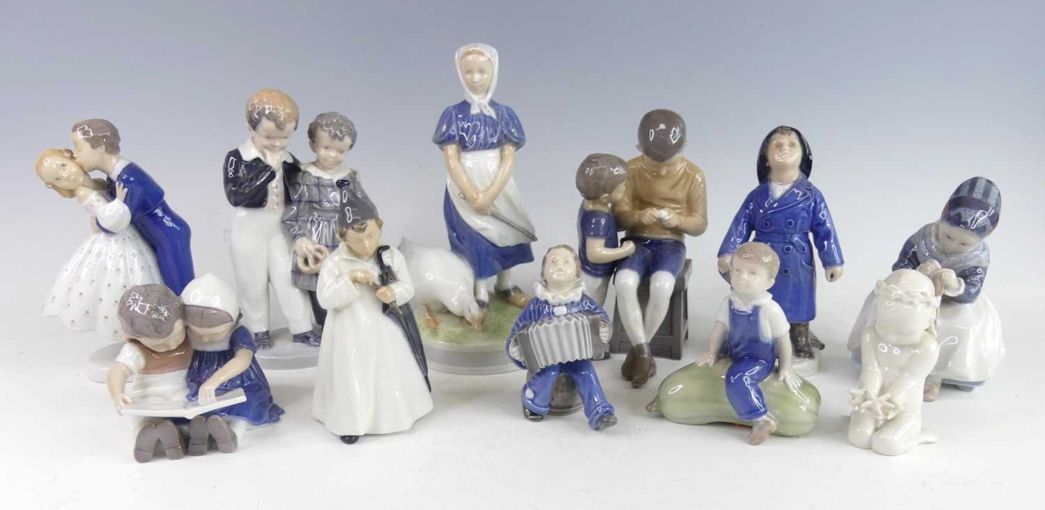 Lot 60 - A collection of eleven various Royal...