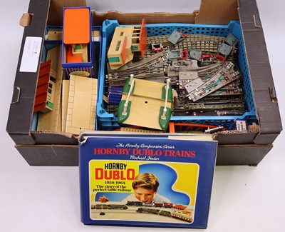 Lot 361 - Selection of Hornby-Dublo mainly 3-rail...