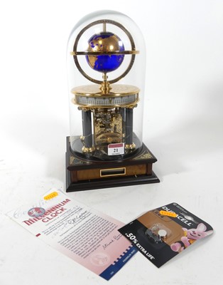 Lot 21 - A Franklin Mint commemorative clock 'The Royal...