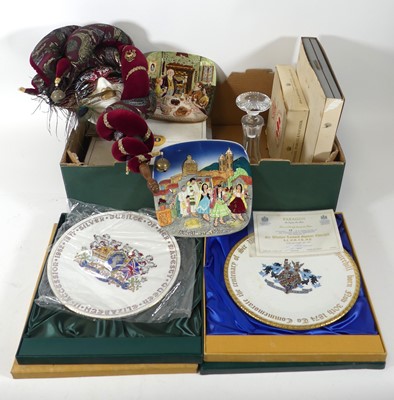 Lot 133 - A collection of items to include a Paragon...