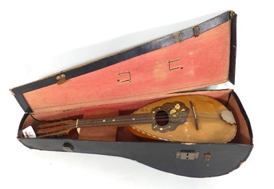 Lot 151 - A mid-20th century German mandolin, having a...
