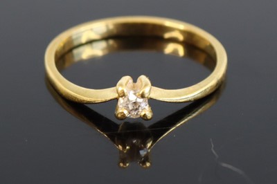 Lot 303 - A yellow metal diamond solitaire ring, the...