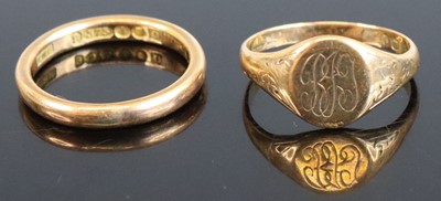 Lot 314 - A 9ct gold signet ring, size N; together with...