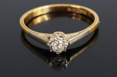 Lot 324 - An 18ct gold and platinum diamond solitaire...