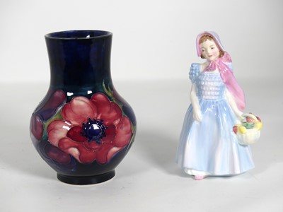 Lot 169 - A Moorcroft pottery vase in the Anemone...