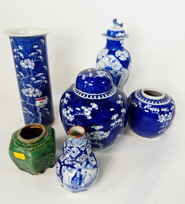 Lot 40 - A collection of Chinese ceramics to include a...