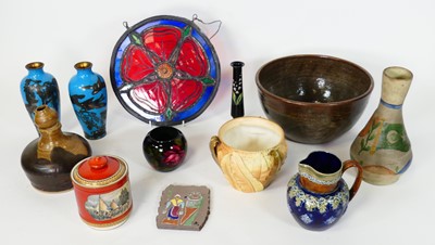 Lot 51 - A collection of ceramics and glass to include...