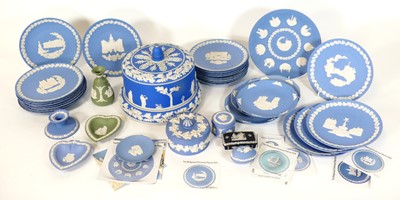 Lot 60 - A collection of jasperware to include a cheese...