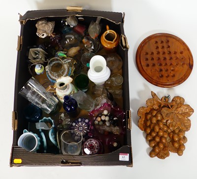 Lot 63 - A collection of ceramics and glass to include...