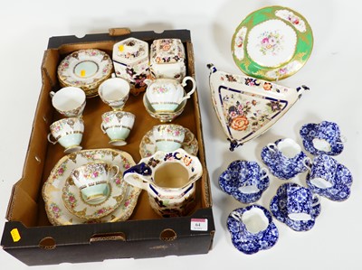 Lot 64 - A collection of ceramics, to include Masons...