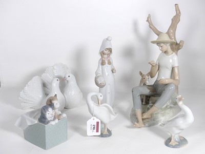 Lot 190 - A group of Lladro and Nao figures, to include...