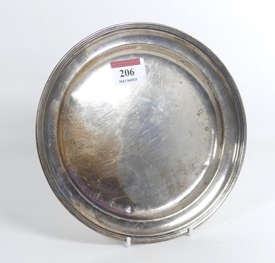 Lot 206 - A George V silver dish, of circular form,...