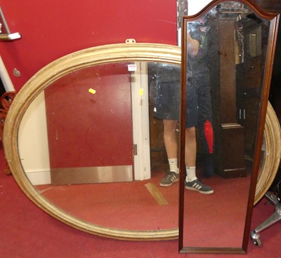 Lot 1154 - A Victorian giltwood oval wall mirror, 90 x 124cm