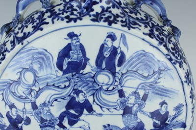 Lot 5 - A large Chinese blue and white...