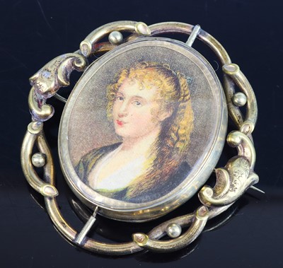 Lot 360 - A Victorian pinchbeck double-sided cameo and...