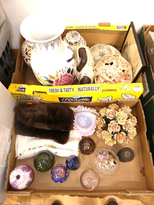 Lot 628 - Two trays of miscellaneous ceramic items to...