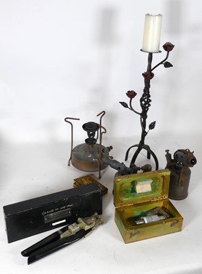 Lot 573 - A collection of miscellaneous items, to...