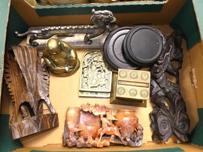Lot 575 - A collection of Chinese and Oriental items, to...