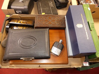 Lot 584 - A collection of miscellaneous items, to...