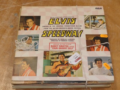 Lot 661 - A collection of 11 Elvis Presley vinyl records