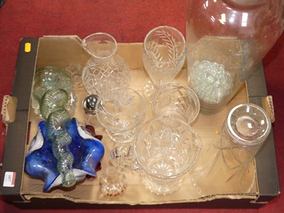 Lot 607 - A tray of glassware, to include a Murano bowl