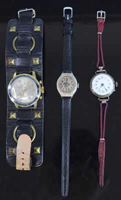 Lot 392 - An early Avon 18ct white gold cased manual...