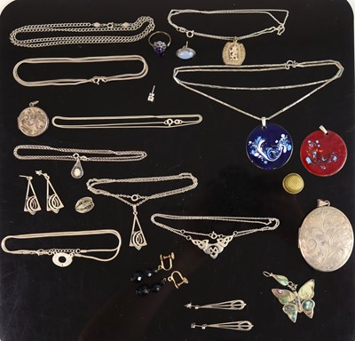 Lot 400 - Assorted modern silver and white metal costume...