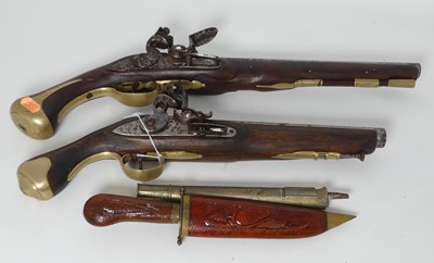 Lot 528 - A reproduction flintlock pistol, length 48cm,...