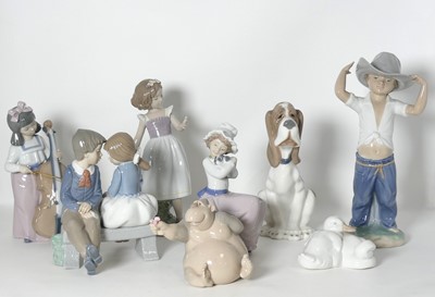 Lot 531 - A collection of Lladro and Nao figures, to...