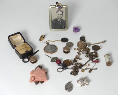 Lot 477 - A collection of items, to include novelty...