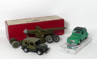 Lot 561 - A Britains military model 155mm gun, No. 2064,...