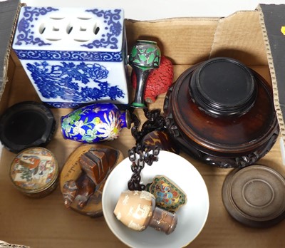 Lot 508 - A collection of items to include a circa 1900...