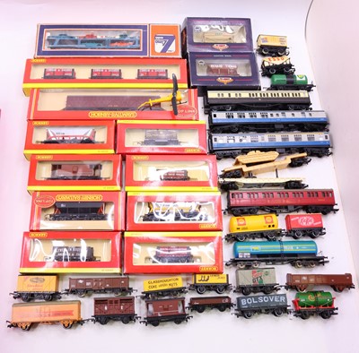 Lot 587 - One tray containing various boxed and unboxed...
