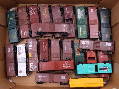 Lot 710 - One tray containing 24 40' box cars, all...
