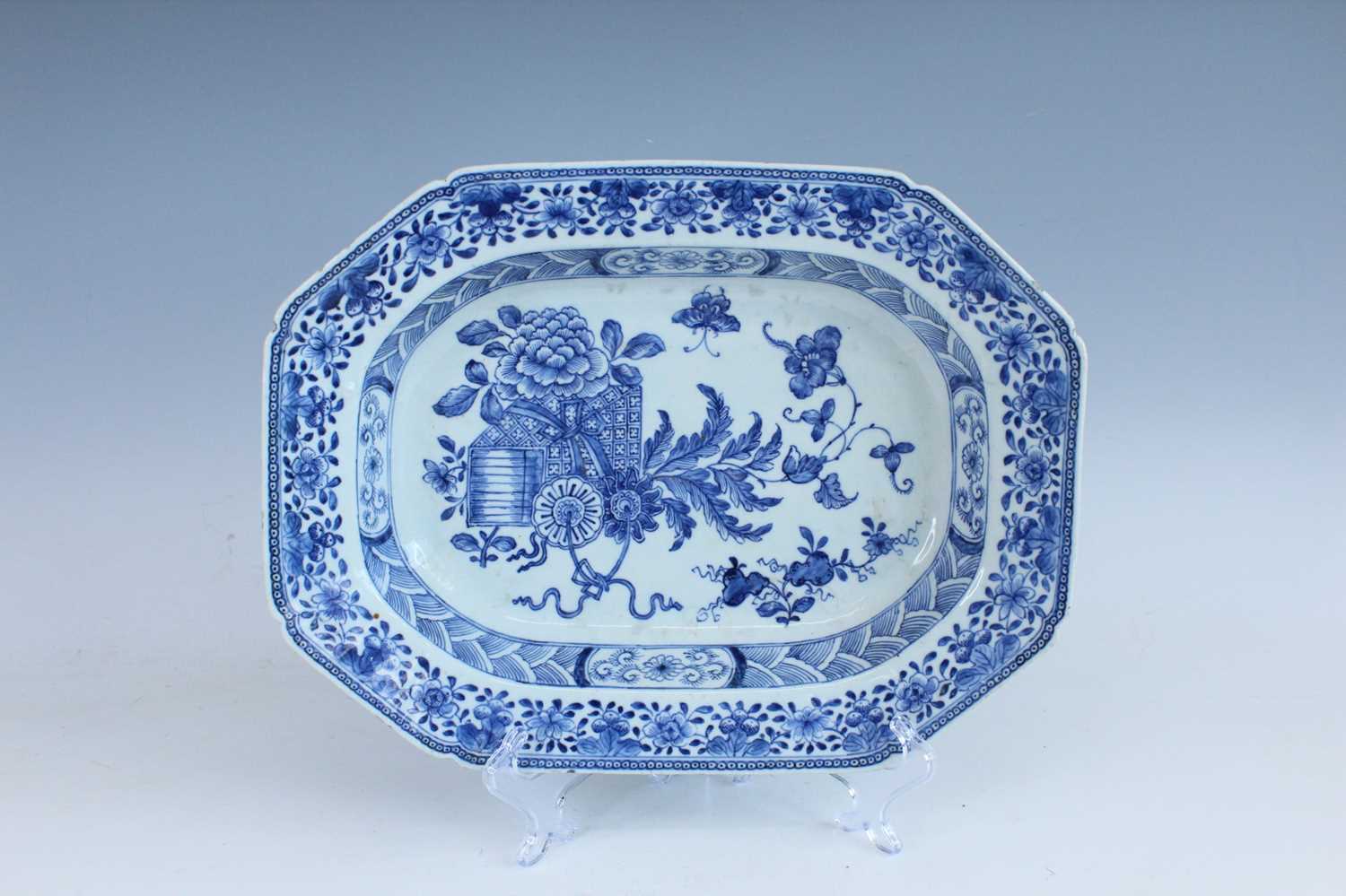 Lot 15 - A Chinese blue and white export meat plate,...