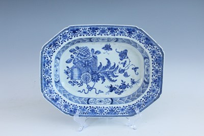 Lot 15 - A Chinese blue and white export meat plate,...