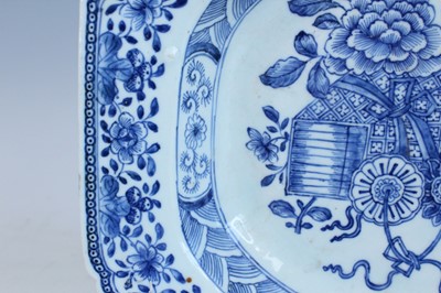 Lot 15 - A Chinese blue and white export meat plate,...