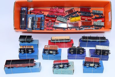 Lot 350 - 26 Hornby-Dublo post-war tinplate (3-rail)...