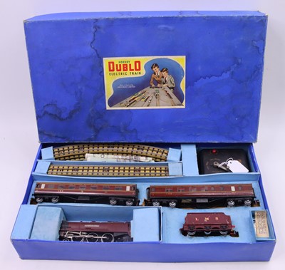 Lot 253 - EDP2 Hornby-Dublo 3-rail passenger set circa...
