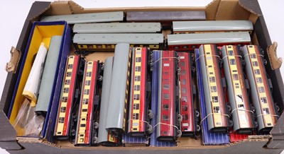 Lot 367 - Seventeen Hornby-Dublo bogie coaches, mix of...