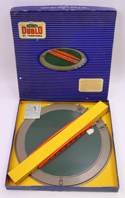 Lot 358 - Hornby-Dublo 3-rail Turntable (M) BE) complete...