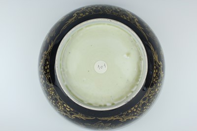 Lot 91 - A large Chinese blue-ground gilt-decorated...